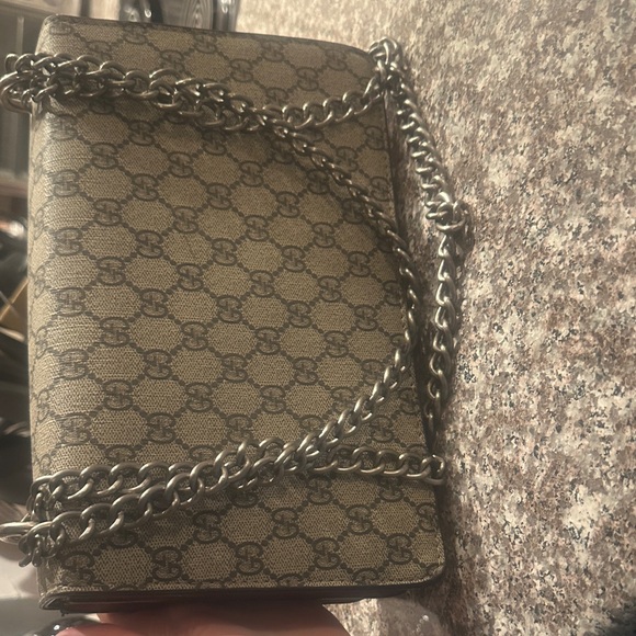 G u €€ I - Beige and Red Shoulder Bag - Picture 2 of 5